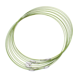 Set di 10 girocolli in filo d'acciaio verde erba con chiusure a vite in argento lucido