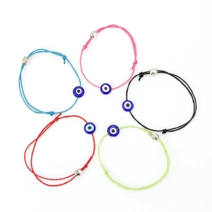 Set van 5 kleurrijke evil eye armbanden met verstelbare koorden in rood, blauw en zwart