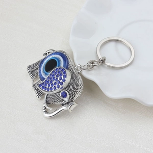 Porte-clés éléphant argenté avec œil porte-bonheur bleu et cristaux brillants
