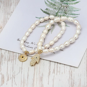 Ensemble de bracelets en perles de culture avec breloques œil bleu et main de Fatma dorées
