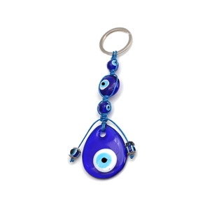 Detail van Turkse Evil Eye glaskralen en blauwe druppelvormige hanger voor wanddecoratie