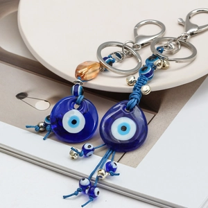 Pendentif œil bleu turc en verre avec corde tressée bleue et clochette argentée