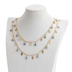 Collana a doppio strato Evil Eye dorata con mano di Hamsa e pendenti in metallo lucido