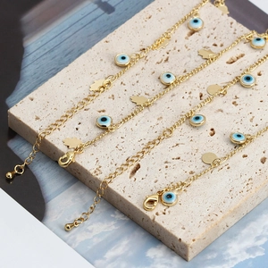 Set di bracciali dorati Evil Eye e mano di Hamsa con maglie regolabili e chiusura a moschettone