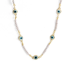 Collier de style bohème avec perles blanches et charmes œil de démon dorés