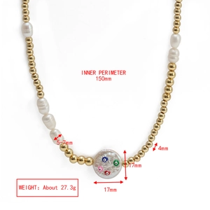 Collier minimaliste en perles dorées avec pendentif nacre motif oeil protecteur