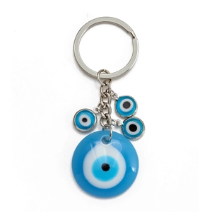 Portachiavi con occhio turco Nazar blu con anelli d'argento e ciondoli in resina