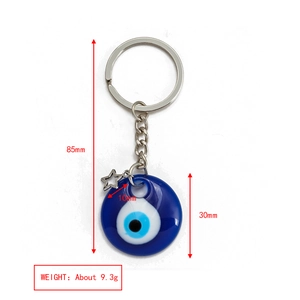 Dettaglio del portachiavi Malocchio con dimensioni 85 mm di lunghezza e 30 mm di diametro