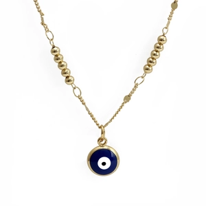 Detail der goldenen Evil Eye Halskette mit blauem Emaille und kleinen goldenen Perlen