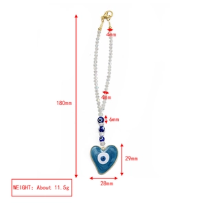 Détails du pendentif coeur Evil Eye avec les dimensions exactes et les spécifications