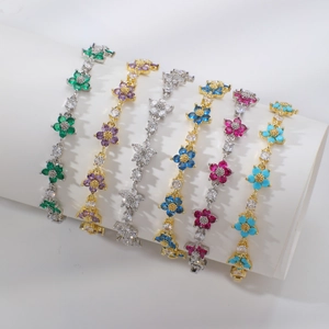 Bracciale da Donna di Lusso Colorato a Forma di Petalo di Fiore in Rame con Intarsi in Zirconia Elegante Bracciale a Maglie per San Valentino