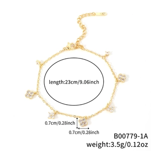 Elegante pulsera de trébol dorado con circonitas brillantes y cadena ajustable fina