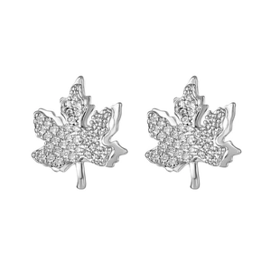 Élégantes boucles d'oreilles feuille d'érable en argent avec zircons scintillants
