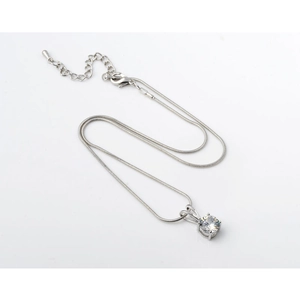 Silbernes Schmuckset mit Zirkonia-Anhänger und eleganter Schlangenkette für Damen