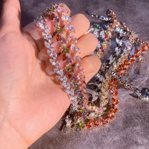 Pulsera de cristal con forma de hoja de sauce y circonitas de corte marquesa