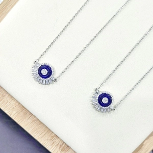 Colliers Oeil d'Hali en argent avec cercle d'émail bleu et détails diamants baguette