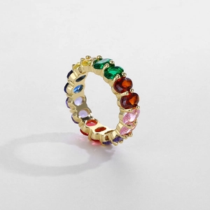 Chic gold-plated eternity ring with rainbow oval-cut cubic zirconia gemstones