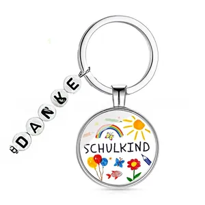 Detail of Schulkind keychain with Danke beads and colorful hand-drawn school motif