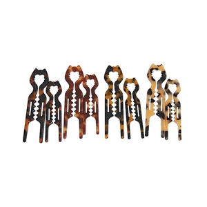 Minimalist cat-shaped tortoiseshell acetate hair claws in four different leopard patterns