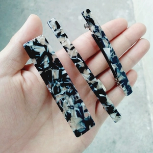 Three-piece hair clip set with marble ink patterns and metal spring fasteners