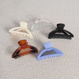 Pince à Cheveux Acrylique Géométrique Creuse Grande Pince Triangle Accessoires de Cheveux Couleur Unie pour Femme Vie Quotidienne