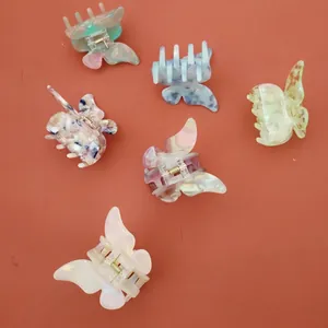 Pinces à cheveux papillon en acétate avec textures de marbre et de couleurs