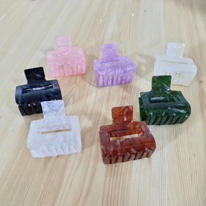 Set of 7 large acetate claw clips in pastel colors and marble patterns for women