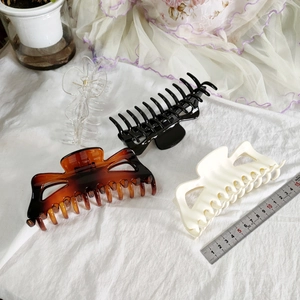 Pinces à cheveux géantes de 14 cm en résine, coloris noir, ambre, crème et clair
