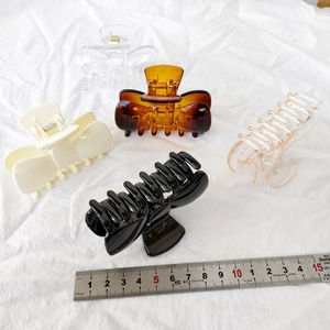 Fünfteiliges französisches Vintage-Haarklammer-Set mit Schleifen und Bernstein