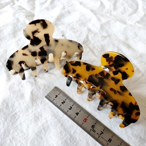 Elegant French leopard print acetate hair claw clips for women in ivory and amber colors