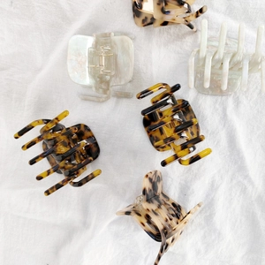 Set of 5 elegant acetate claw clips featuring leopard print and marble textures