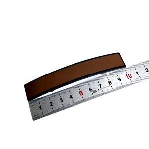 Pince à cheveux rectangulaire marron élégante de 8,5 cm avec bordure noire sur blanc