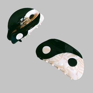 Détails des pinces à cheveux Yin Yang en acétate marbré avec ressort doré