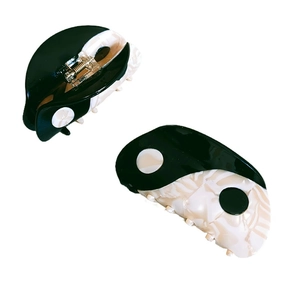 Pinces à cheveux Tai Chi Yin Yang en acétate noir et beige marbré avec charnière