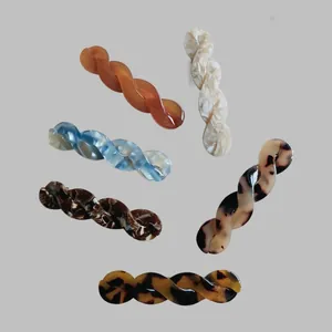 Lot de six barrettes à cheveux en acétate torsadé aux motifs marbre et écaille de tortue