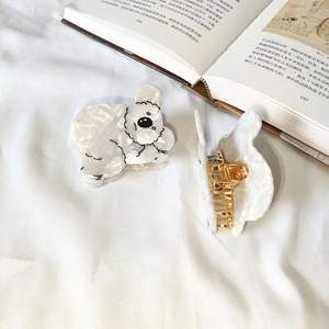 Pince à cheveux koala mignon en acétate blanc avec base en métal doré pour coiffure chic