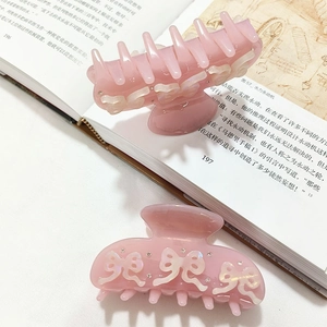 Haarklammer-Set aus rosa Harz mit funkelnden Strasssteinen und weißen Schmetterlingen