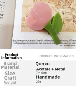 Détail de la pince à cheveux tulipe rose en acétate avec dimensions 7x4,6 cm