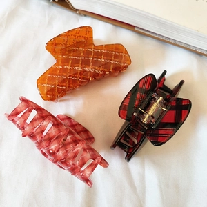 Three-piece French retro red plaid and amber grid acetate hair claws for elegant hairstyling