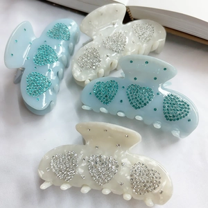 Pinces à cheveux bleu clair et crème avec cœurs en strass brillants pour femme