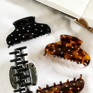Pinces à cheveux élégantes en acétate écaille et noir ornées de strass brillants