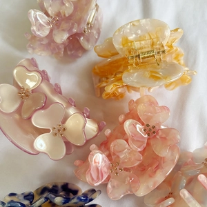Elegant flower hair claw clips with acetate marble texture and crystal rhinestones