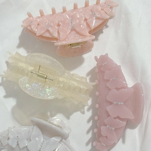 Lot de quatre pinces à cheveux papillon en acétate avec strass aux couleurs nacrées