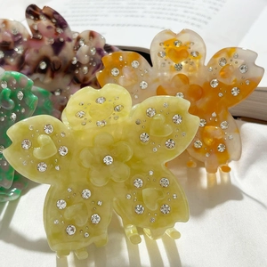 Pinces à cheveux élégantes en acétate floral avec strass et motifs marbrés variés