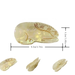 Schicke 9,5cm Kaninchen-Haarklammer aus Acetat mit Perlglanz und goldenen Details
