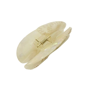 Eleganter Schmetterlings-Haarclip aus Acetat in Elfenbeinperle mit goldener Metallfeder