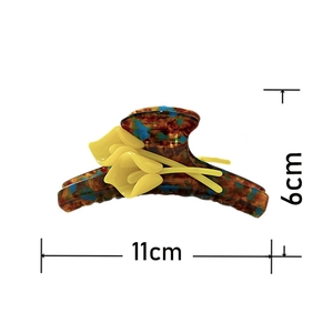 French style tortoiseshell hair claw with yellow calla lily flower, size 11cm x 6cm