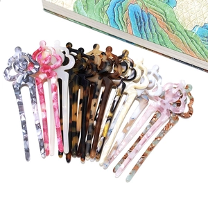 U-shaped acetic acid hairpins with vintage tortoiseshell and marble patterns in fanshaped layout
