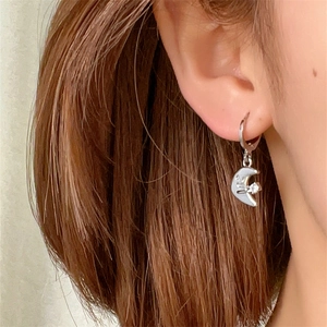 Boucles d'Oreilles Huggie en Cuivre Zirconia Étoile Lune pour Femmes Visage Souriant Mignon Incrusté Boucles d'Oreilles Bijoux Cadeau