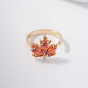 Bague ajustable feuille d'érable dorée avec strass orange au design d'automne raffiné